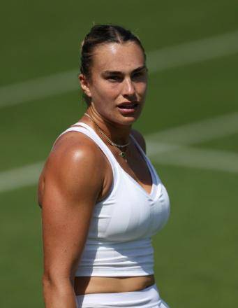 La bielorrusa Aryna Sabalenka durante un entrenamiento en una pista del All England Lawn Tennis and Croquet Club de Wimbledon, en el suroeste de Londres, el 25 de junio de 2026