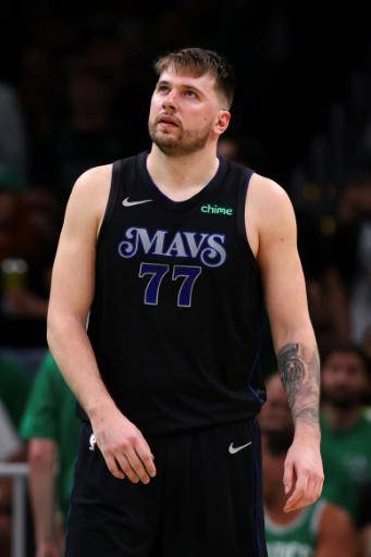 Celtics machacan a Dallas en el arranque de las Finales de la NBA