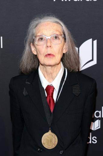 El Nobel premia la obra atrevida de la poetisa canadiense Anne Carson