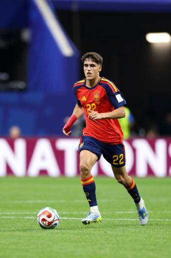 Laporte-Cubarsí, el viejo y el niño sí tienen de qué hablar en la zaga de la Roja