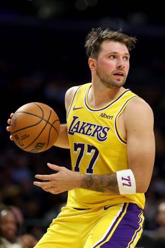 Wemby, SGA y LeBron retan a los campeones Knicks en nueva temporada de NBA