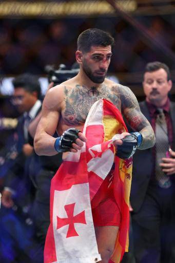 Luchador hispanogeorgiano Ilia Topuria se convierte en campeón mundial de UFC