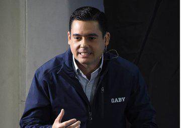 El exvicepresidente Carrizo anuncia que regresará al país y se declara víctima de persecución política