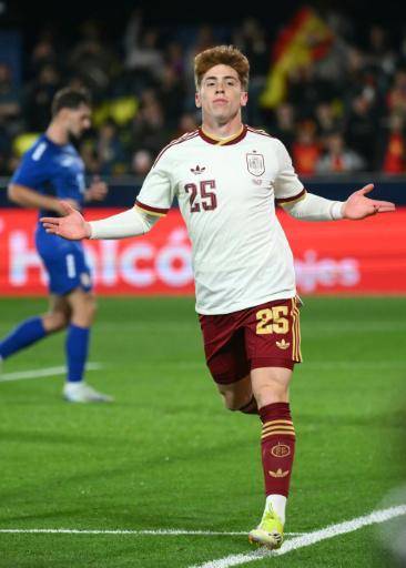 Víctor Muñoz, del fallo en un Clásico a marcar en su debut con La Roja