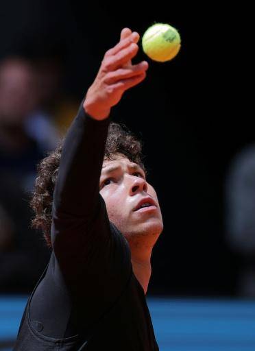 Sinner remonta ante Bonzi en su arranque en Madrid