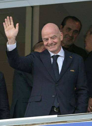 Infantino en jet privado, símbolo de los excesos de la FIFA