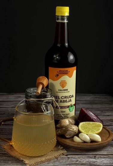Miel cruda, de la colmena a la mesa: El emprendimiento que apuesta por lo natural