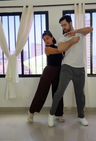Ritmos latinos llevan el baile a espacios sociales