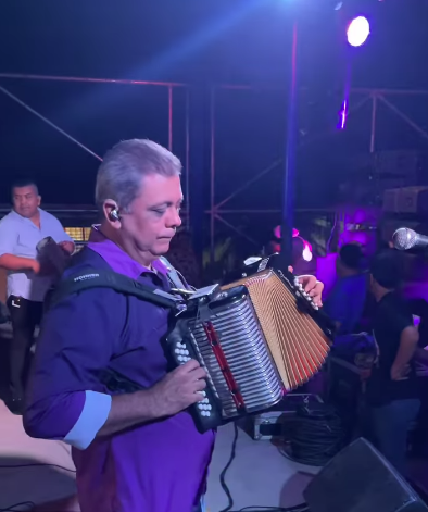 Cuarenta años en los escenarios