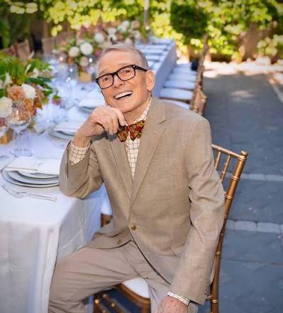 Bob Mackie, diseñador de las estrellas, muere a los 87 años
