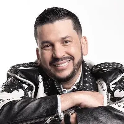 Luis Angel “El Flaco” estrena su nuevo álbum “Tequila y Guaro”
