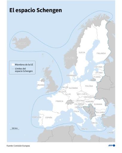 España refuerza su frontera con Marruecos en Ceuta y dice que la situación es casi normal