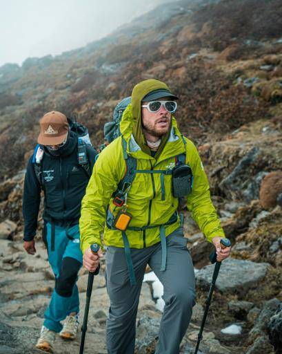 Montañista australiano busca récord de ascenso al Everest desde el mar