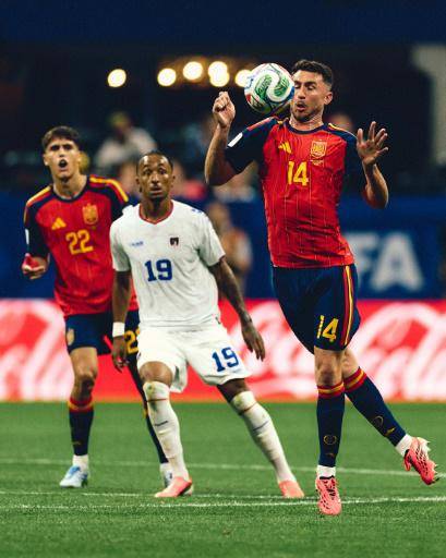 Laporte-Cubarsí, el viejo y el niño sí tienen de qué hablar en la zaga de la Roja