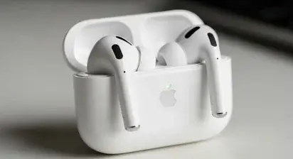 Apple ultima el desarrollo de sus AirPods con cámara integrada que funcionarán en conjunto con Siri