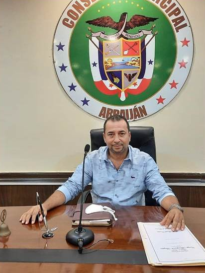 Tavo Flores: cuenta sus retos en el escenario