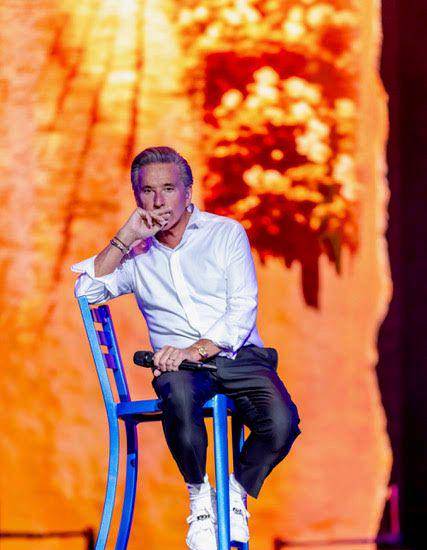 Ricardo Montaner logra triple #1 en listas de Billboard