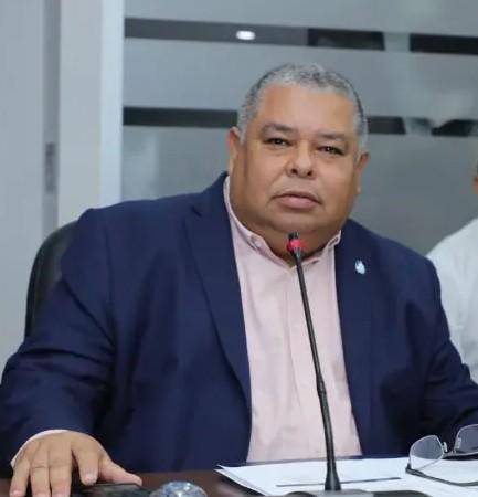 Se mantiene la restricción del agua para consumo en Azuero