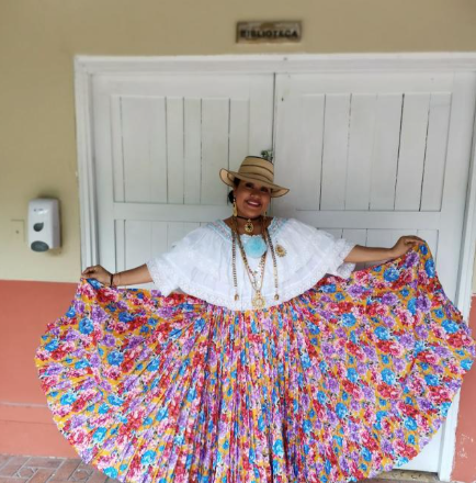 Cortesía | Isis Guerra es cantalante, bailarina, artesana e instructora de folklore panameño.