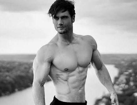 Influencer estadounidense Connor Murphy muere en un lago de Tailandia