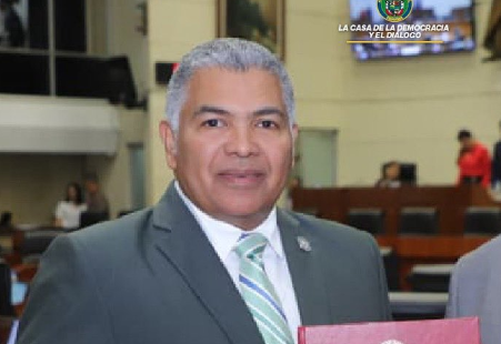 Debaten proyectos sobre cáncer y calidad en servicios de salud