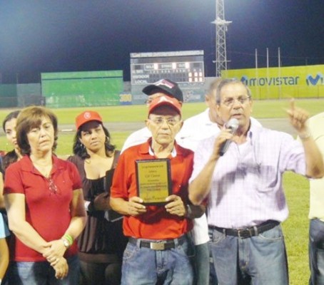 Gil Conte Fallece Gil Conte, icónico narrador de béisbol