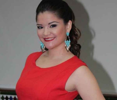 Invita al Festival Nacional de la Pollera