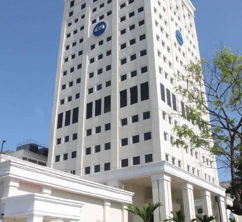 ML | Edificio de la Caja de Ahorros en la Vía España, Cuidad capital.