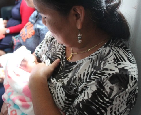 Lactancia materna, una alternativa para que las madres bajen de peso