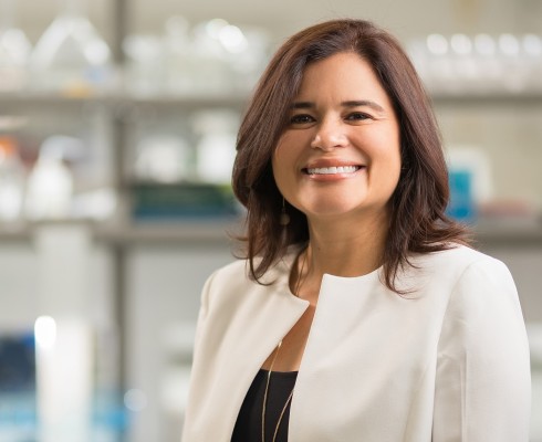 Empresa internacional reconoce a investigadora panameña por su rol en la ciencia