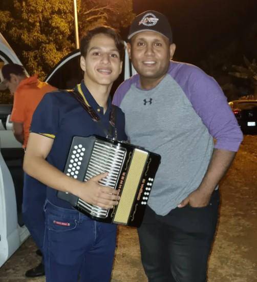 Bayron Ortiz: La herencia que suena a típico