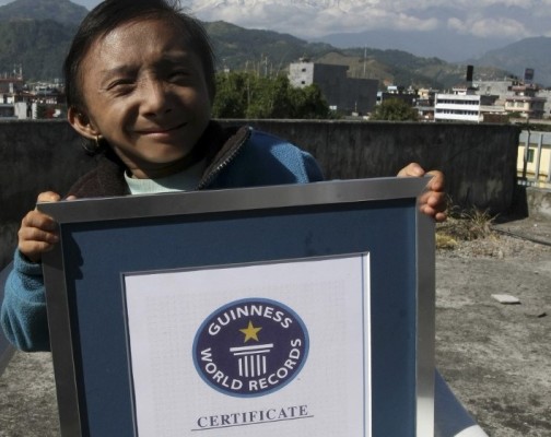 Muere el hombre más bajito del mundo en Nepal a los 27 años