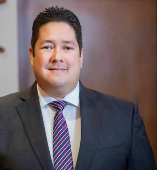 Cuestionan ley que indemniza por daños al caer en huecos