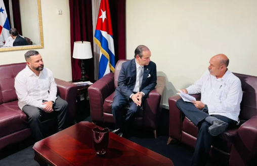 $!Canciller Martínez-Acha se reunió con panameños detenidos en Cuba
