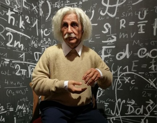 Mecenas dona a Museo Nobel primer texto publicado por Einstein tras su premio