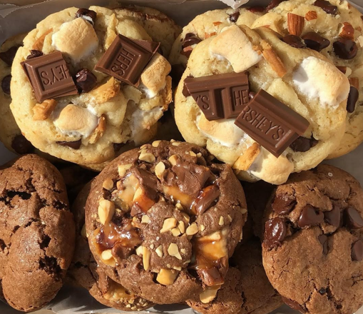 @galleticas.stgo | Galletas de hersheys y de chispas de chocolates con almendras.