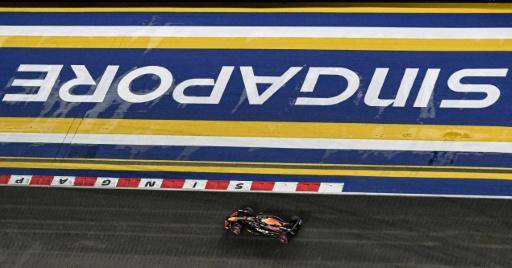 El neerlandés Max Verstappen (Red Bull) pilota en el Gran Premio de Singapur de Fórmula 1 de la temporada 2025, carrera en la que terminó segundo por detrás del británico George Russell (Mercedes)