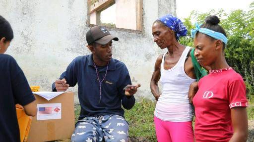 En Cuba, la ayuda de EEUU se reparte hasta en carretas tiradas por bueyes