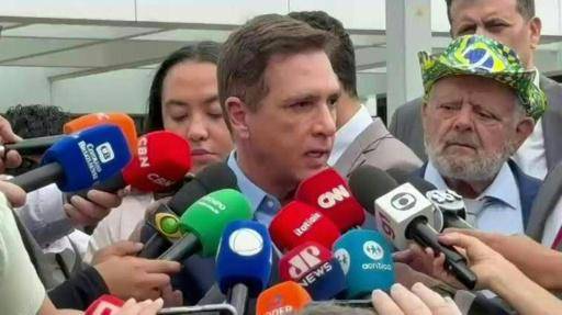 El expresidente de Brasil Jair Bolsonaro debe salir del hospital el viernes
