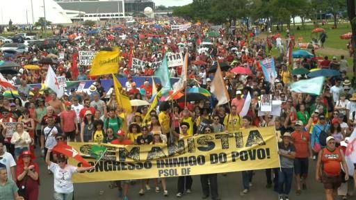 ¡Aún estamos aquí!: miles marchan en Brasil contra la rebaja de pena a Bolsonaro