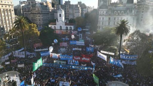 Decenas de miles de argentinos marcharon contra los recortes de Milei a las universidades públicas