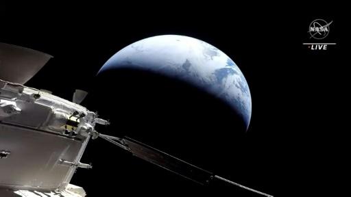 Cápsula Orion de NASA ameriza tras viaje alrededor de la Luna