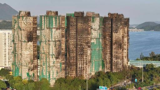 Hong Kong inicia tres días de duelo tras incendio que dejó al menos 128 muertos