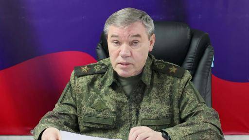 En esta imagen tomada de un video difundido por el servicio de prensa del Ministerio de Defensa ruso el 15 de febrero de 2026, muestra a Valeri Guerásimov, jefe del Estado Mayor del Ejército ruso