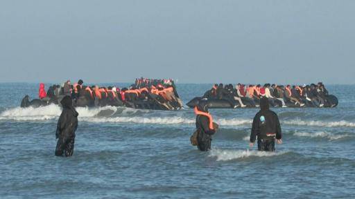 Francia y Reino Unido firman un nuevo acuerdo para frenar el flujo migratorio por el Canal de la Mancha