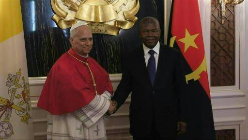 El papa viaja al Este de Angola en el tercer día de su visita