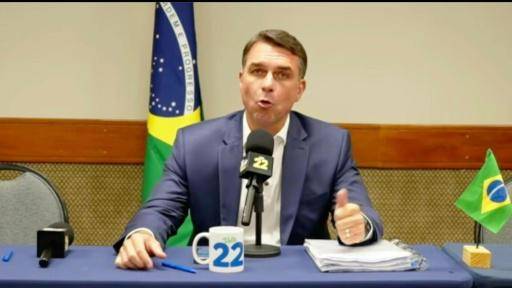 Lula y Flávio Bolsonaro juegan al vale todo en unas inciertas elecciones en Brasil