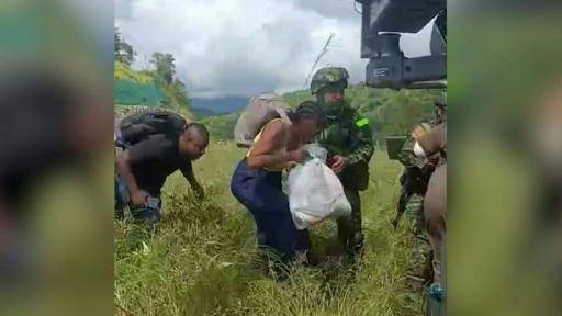 El ejército colombiano libera a 39 personas secuestradas por el ELN y 2 militares mueren
