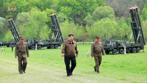 El líder de Corea del Norte supervisa un simulacro de contrataque nuclear