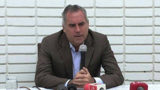 Un aspirante presidencial peruano sale ileso de un ataque a balazos